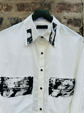 Load image into Gallery viewer, "NEW" CROP ABSTRACT BLOUSE
